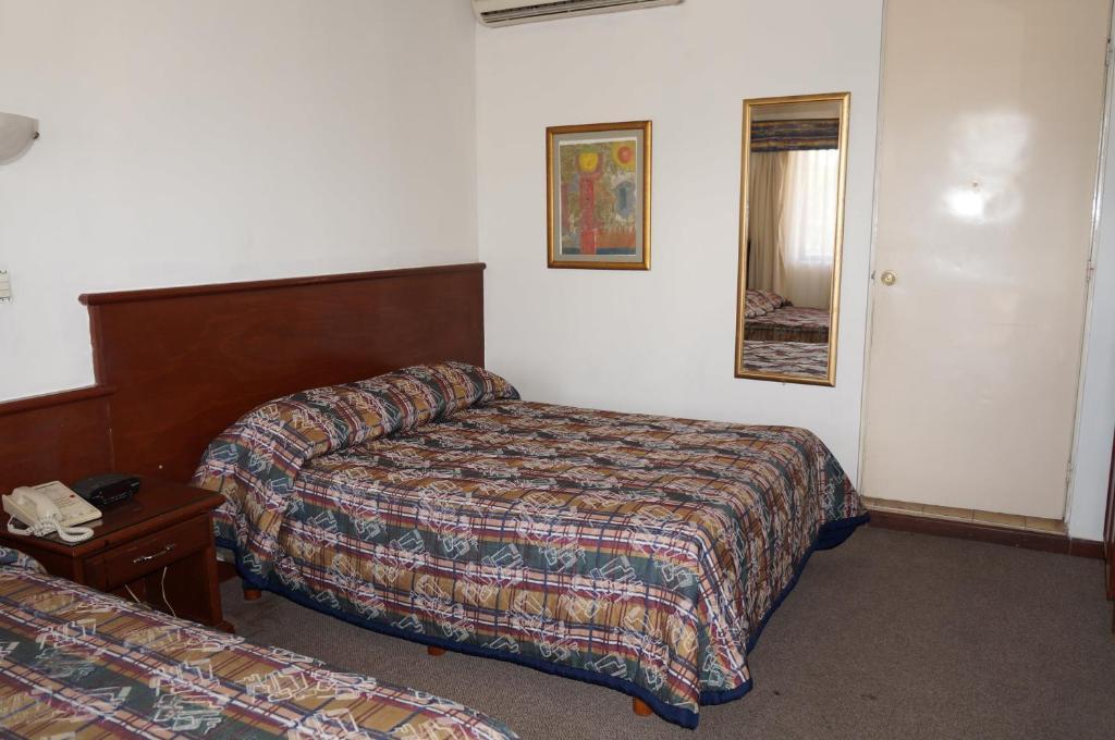 Maria Luisa Inn & Suites Juarez  Ngoại thất bức ảnh